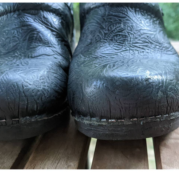 Dansko Pro Black Floral tooled Clogs - Size 40 / 9.5-10 - Picture 10 of 12
